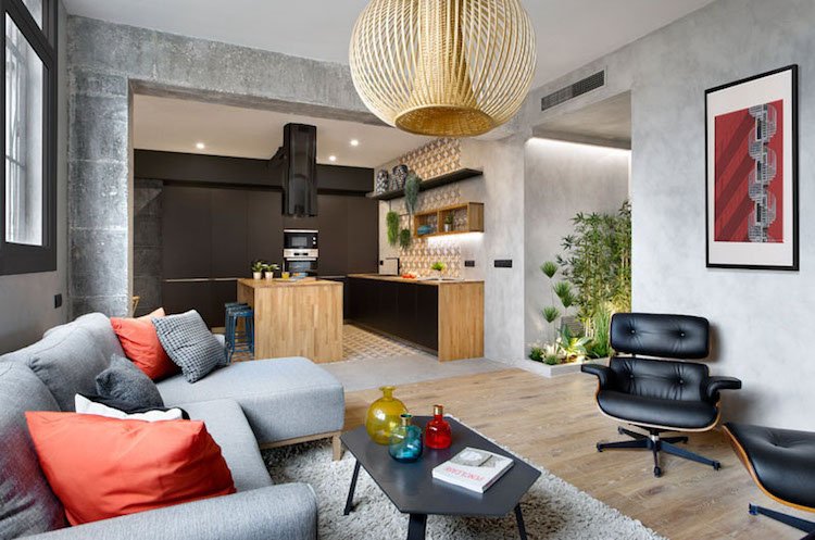 mix-match-interior-redesign-wohnzimmer-offene-küche-beton-spanisch