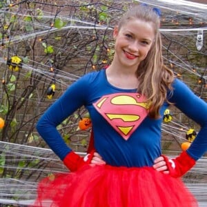 superwoman-kostüm-supergirl-fasching-halloween-idee-verkleidung