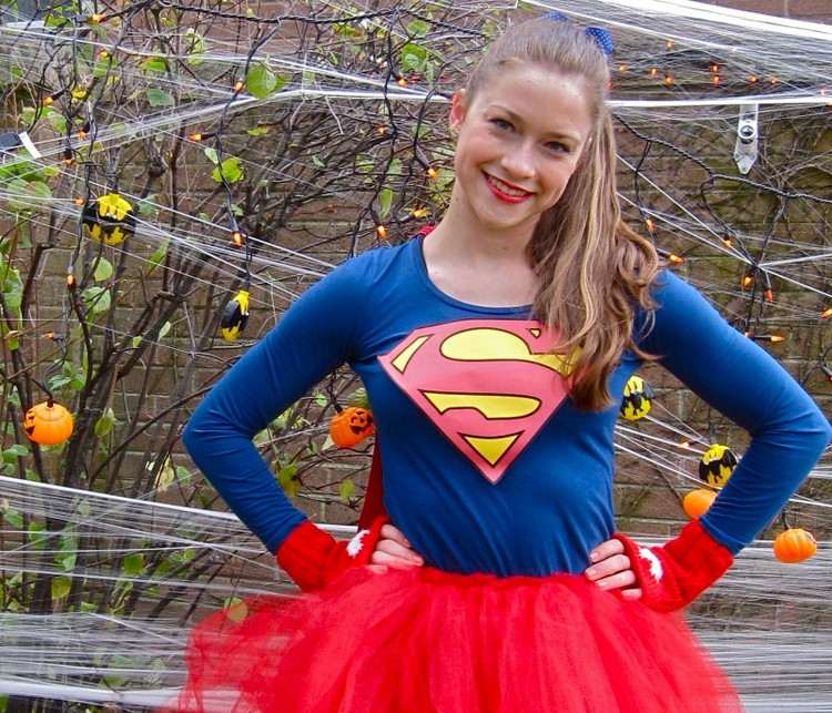 Superwoman Kostüm supergirl-fasching-halloween-idee-verkleidung