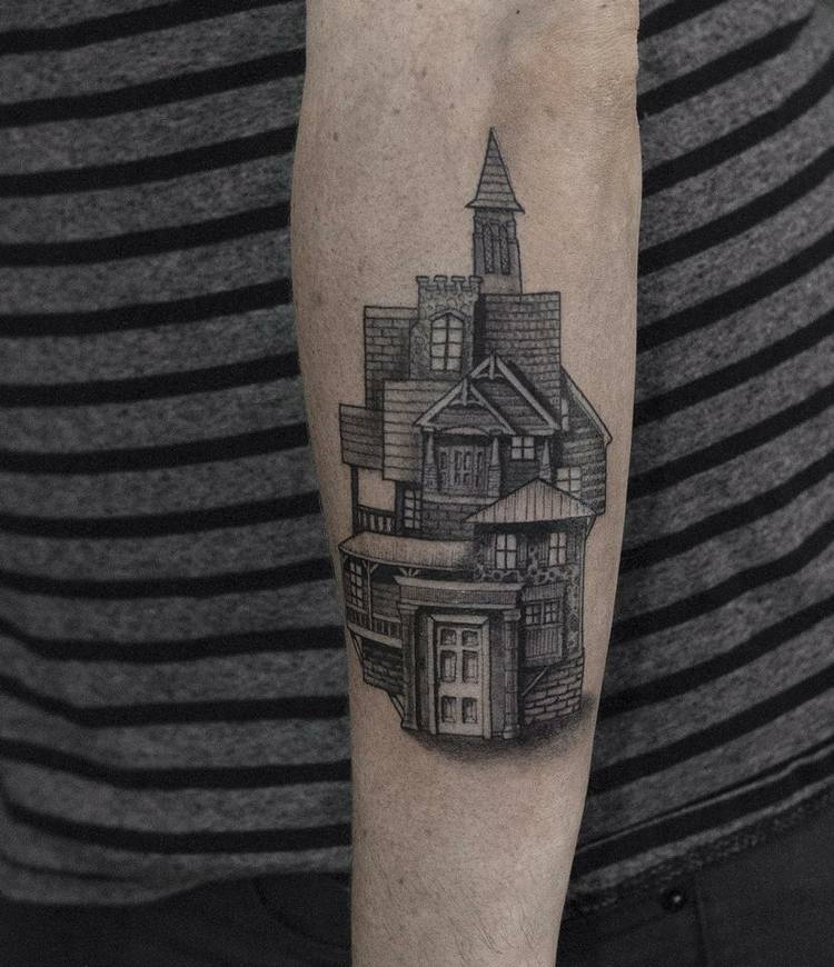tattoo-motive-architektur-haus-mittelalter-etagen-turm-tür-backstein