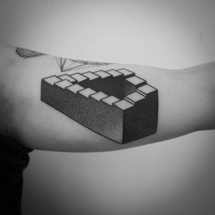 tattoo-motive-architektur-optische-täuschung-treppe-dotwork-blackwork