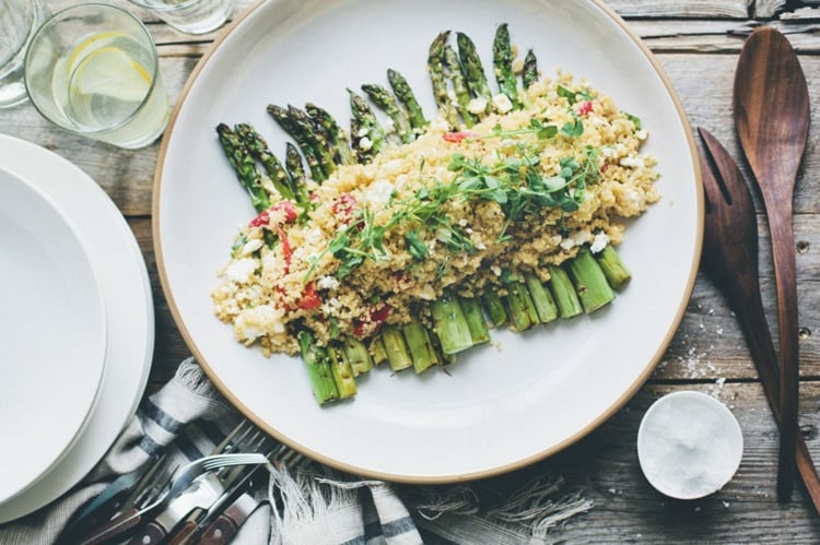 vegetarisch-quinoa-spargel-tomaten