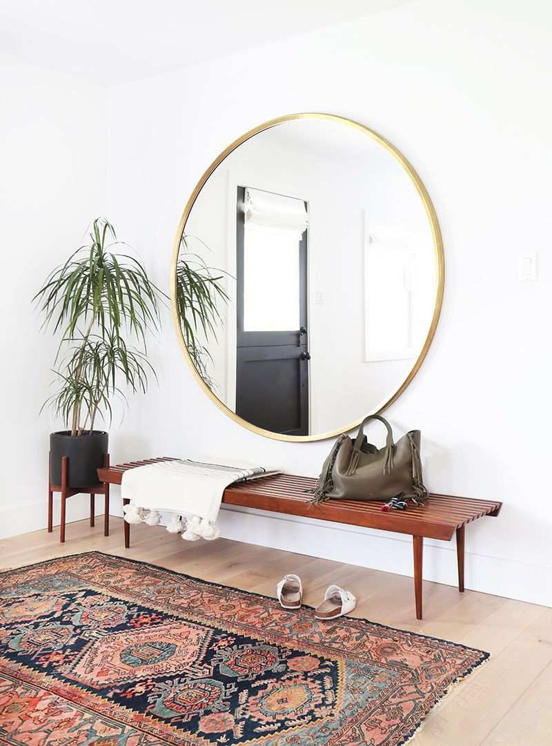 vintage-teppiche-modern-interior-flur-spiegel-rund-minmalistisch