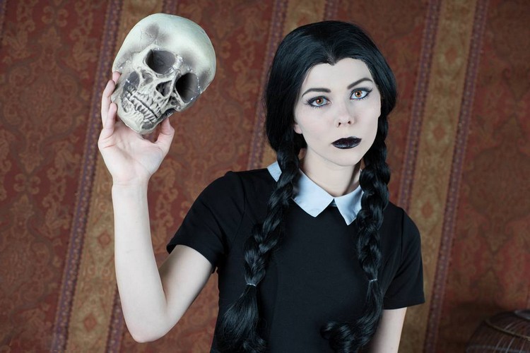 wednesday-addams-halloween-kostüm-accessoire