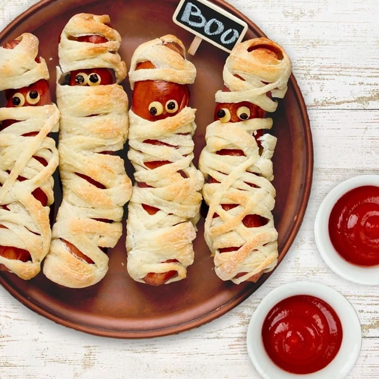 würstchen mumien mit blätterteig für halloween