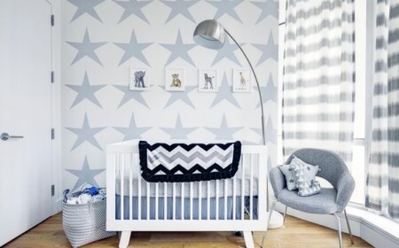 Babyzimmer-einrichten-junge-weiss-blau-sterne-wandgestaltung-skandinavisch