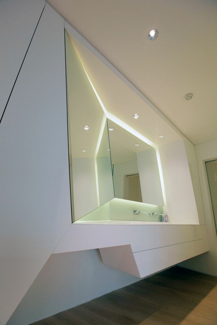 ausgefallene-möbel-bad-waschschrank-spiegel-futuristische-idee