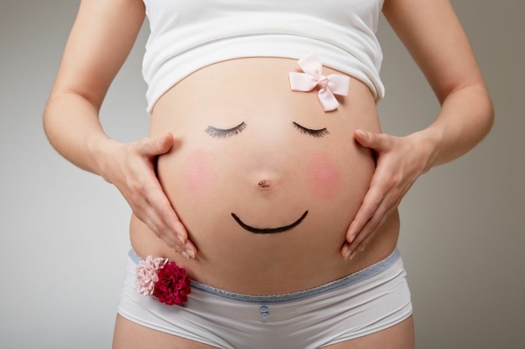 babybauch-bemalen-selbermachen-gesicht-einfach-schwangerschaft-erinnerung