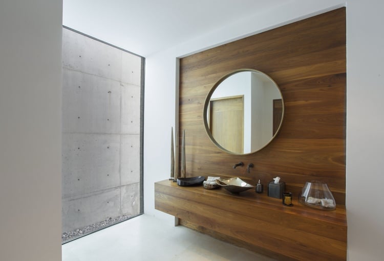 bauhaus-stil-haus-granit-beton-badezimmer-holz-wandverkleidung