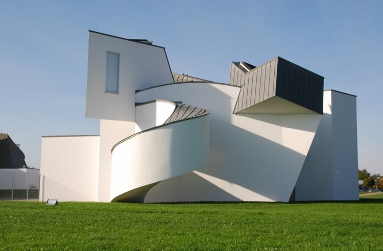 dekonstruktivismus vitra-design-museum-gehry-organisch-kanten-wendeltreppe