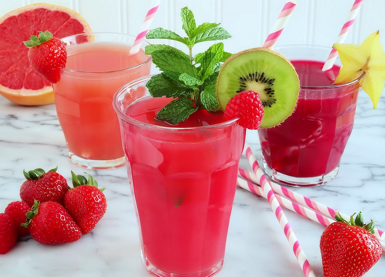 entsafter-rezepte-detox-schöne-haut-erdbeeren-wassermelone-grapefruit