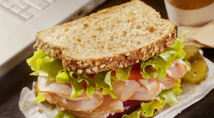 fitness-rezepte-sandwich-pute-salat-mayonnaise-snack-zwischendurch
