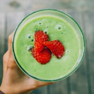 grüne-smoothies-gesund-abnehmen-erdbeeren-kefir