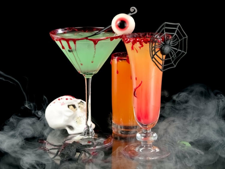 Halloween Cocktails Rezepte mit Wodka &amp; Gin - 7 schaurig-schöne Drinks