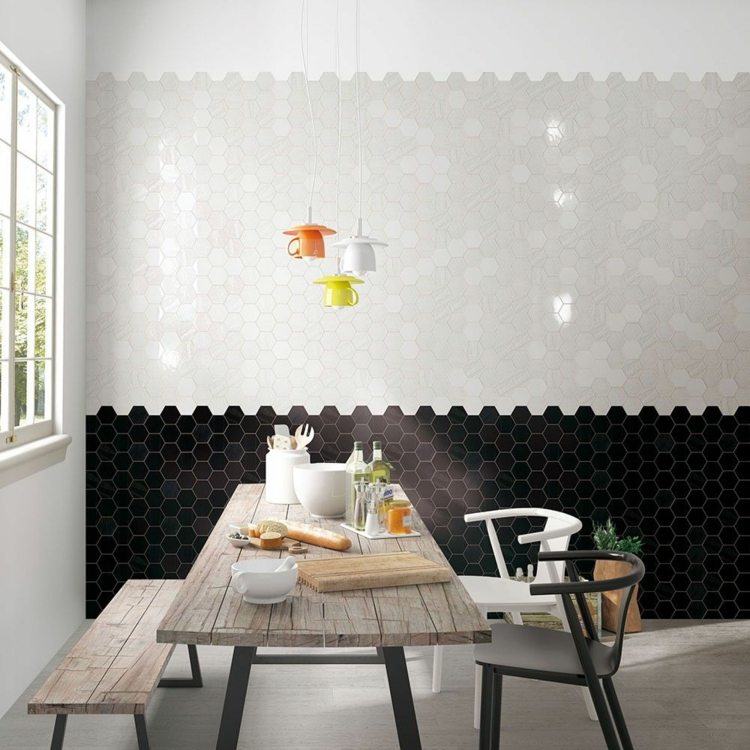hexagon-fliesen-eindrucksvolle-wandgestaltung-essbereich-küche-schwarz-weiß