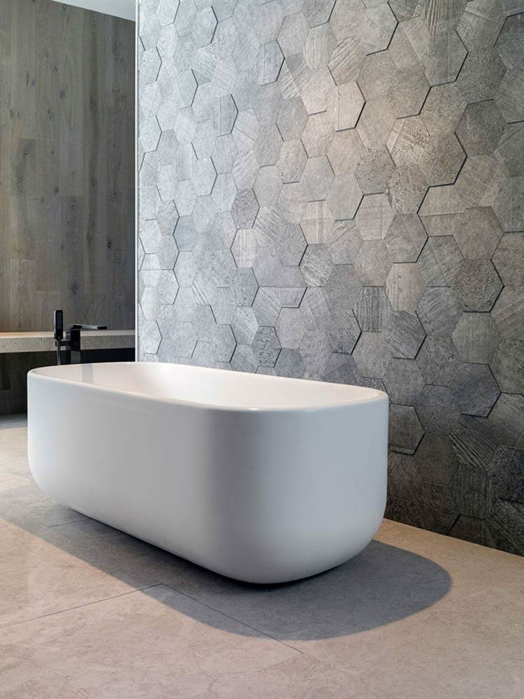 hexagon-fliesen-monochrom-modern-beton-wand-badewanne-badezimmer