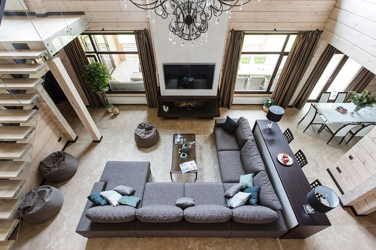 holzverkleidung-wand-modern-wohnzimmer-kamin-couch-treppe