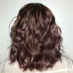 mauve-farbe-chocolate-dunkelbraun-strähnen-gestalten-profi-frisur