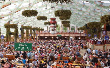 oktoberfest-styling-tipps-zelt-biergarten