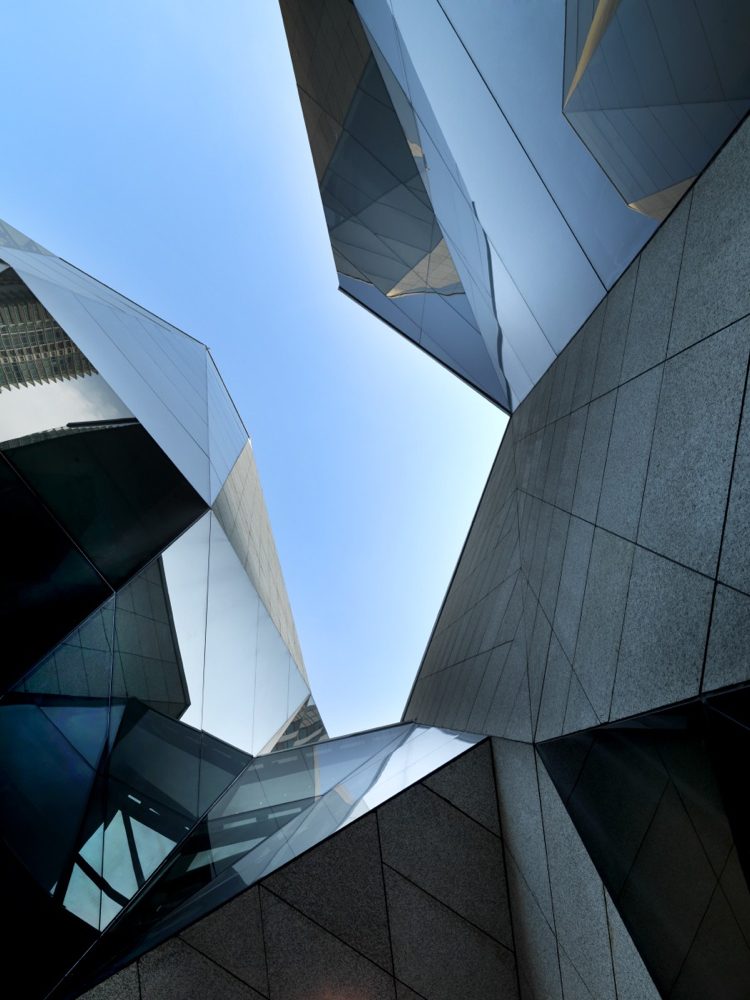 origami-architektur-glas-fassade-geometrisch-struktur