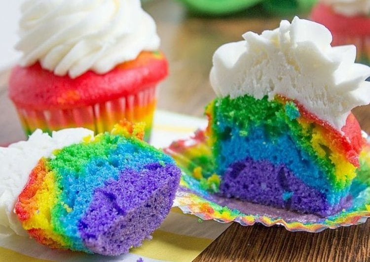 rezept für papageienkuchen muffins-sahne-regenbogen-lila-blau