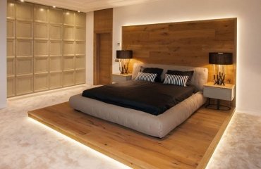schlafzimmer-design-holz-podest-bett-kopfteil-led-effektbeleuchtung