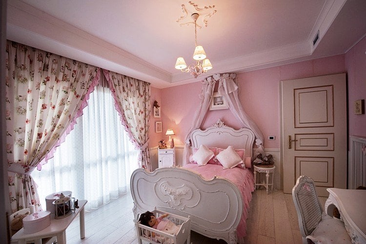 shabby-chic-schlafzimmer-einrichten-kinderzimmer-rosa-blumenmotiv
