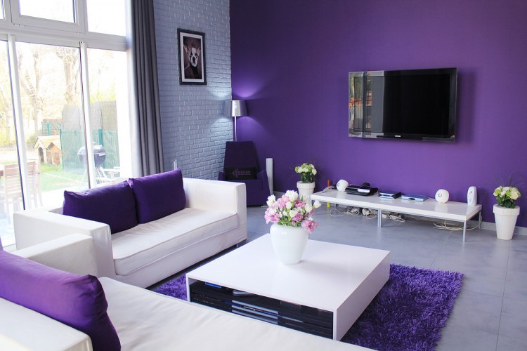 wohnzimmertisch weiß violett stilvoll-eckig-designer