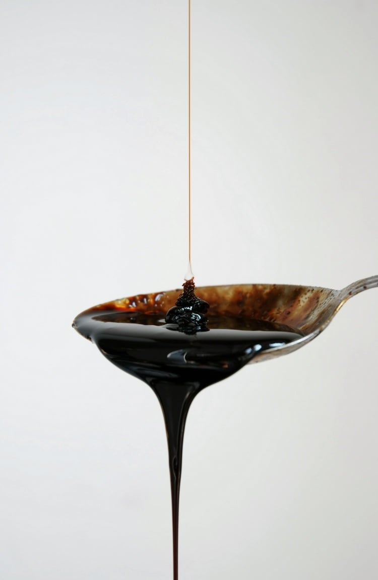 zuckersirup-aromatisch-schwarz-melasse