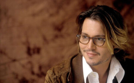 Johnny Depp Frisur mittellang blonde Spitzen