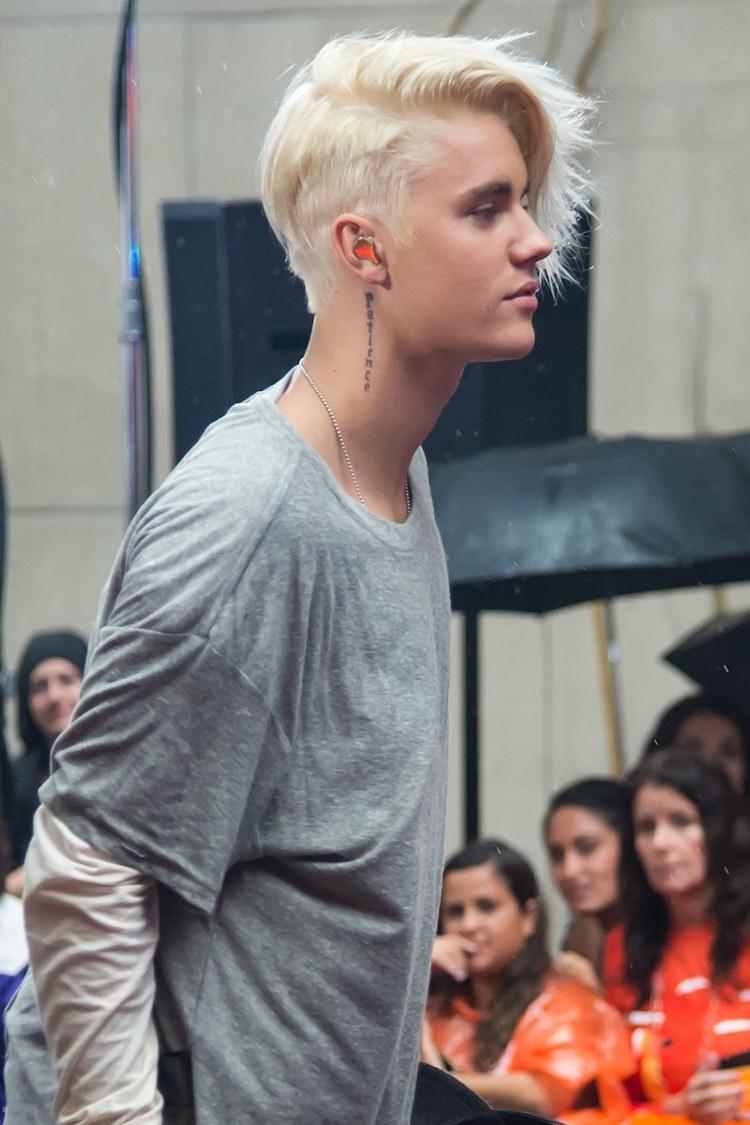 Justin Bieber Frisur platinum blond august 2015