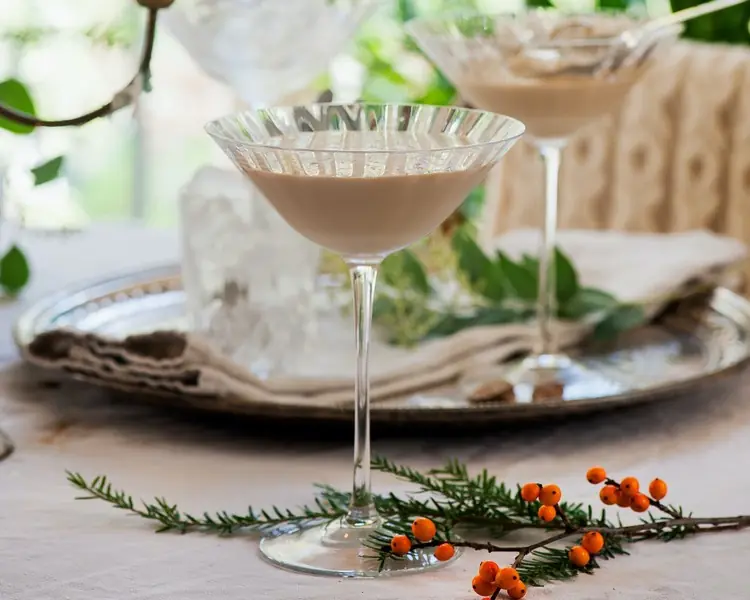 Weihnachtlicher Cocktail mit Baileys zubereiten Ideen für leckere Aperitifs mit Alkohol