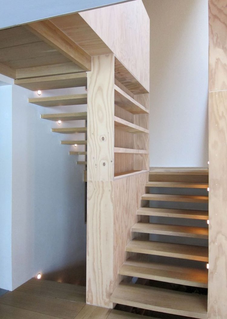 begrünte fassade modernes haus minimalistische einrichtung holz treppe