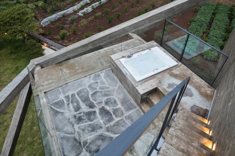 betonhaus architektur terrasse beton glasgeländer treppe