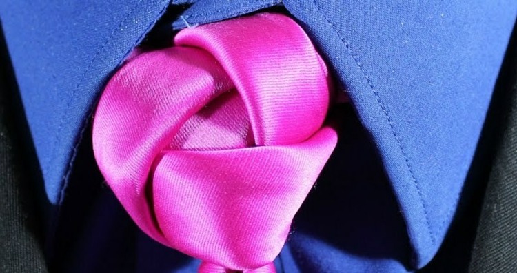 binden schlips bermuda dreieck form rosa farbe blaues hemd
