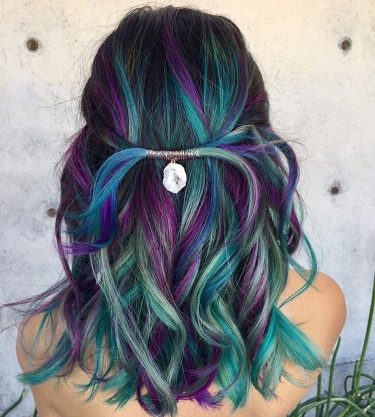 blaue haare ozean haarfarben trend lila strähnen grün
