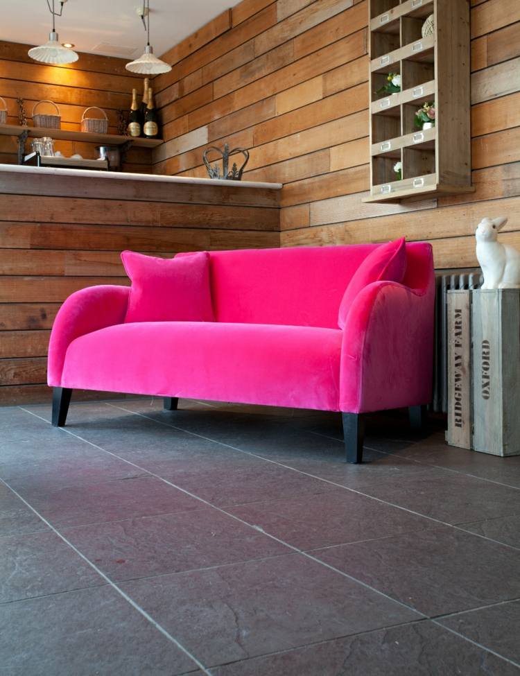 couch samt extravagant pink bar wandverkleidung holzbretter