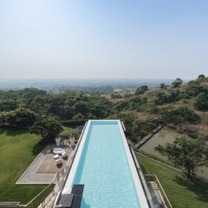 ferienhaus infinity pool dach terrassen wasserspiele