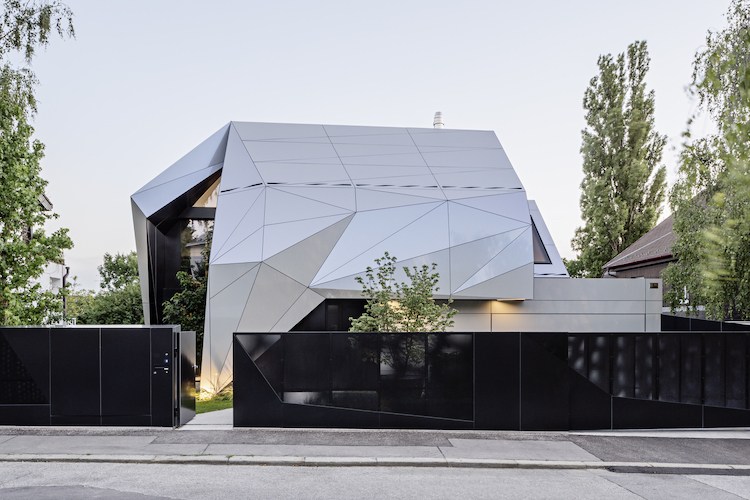 Futurismus in Architektur gebäude strasse origami geometrisch