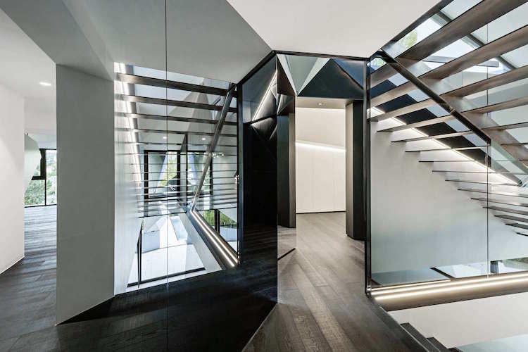 futurismus interieur design räume treppe glas indirekte beleuchtung