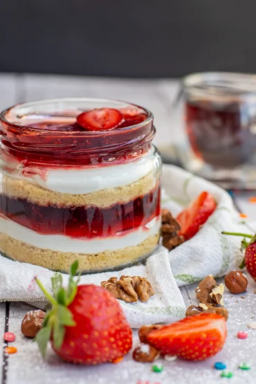 käsekuchen mit erdbeere im glas