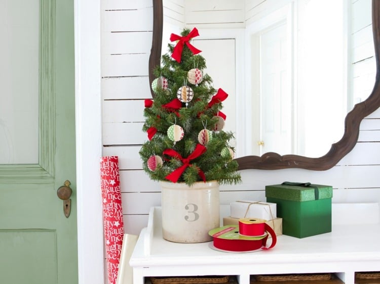 kleine wohnung einrichten weihnachten lebendiger tannenbaum blumentopf