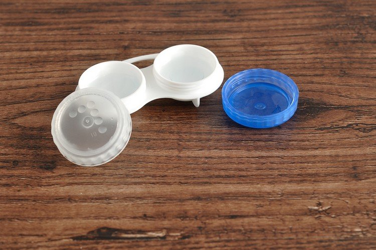 kontaktlinsen aufbewahren behälter tipps pflege