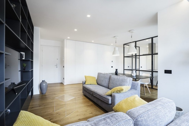 Raumteiler aus Glas stahl loft wohnzimmer holzboden grau sofa couch