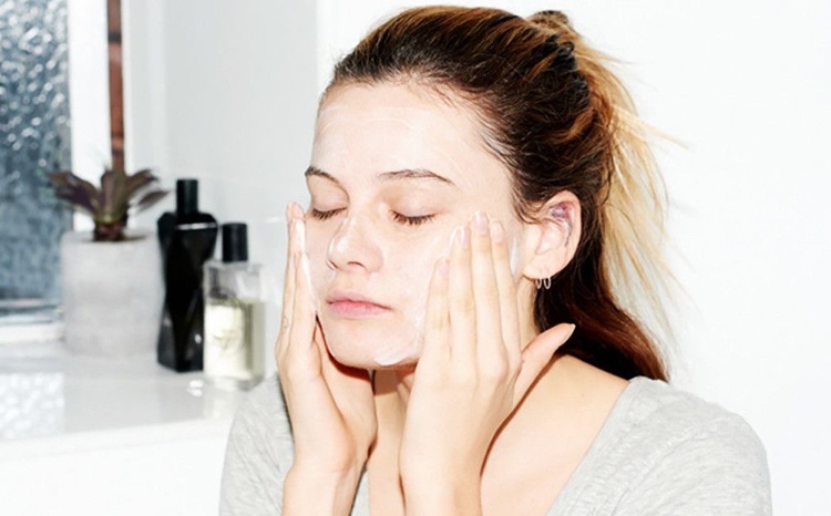 richtige Gesichtspflege und Reinigung Tipps Produkte jeder Hauttyp