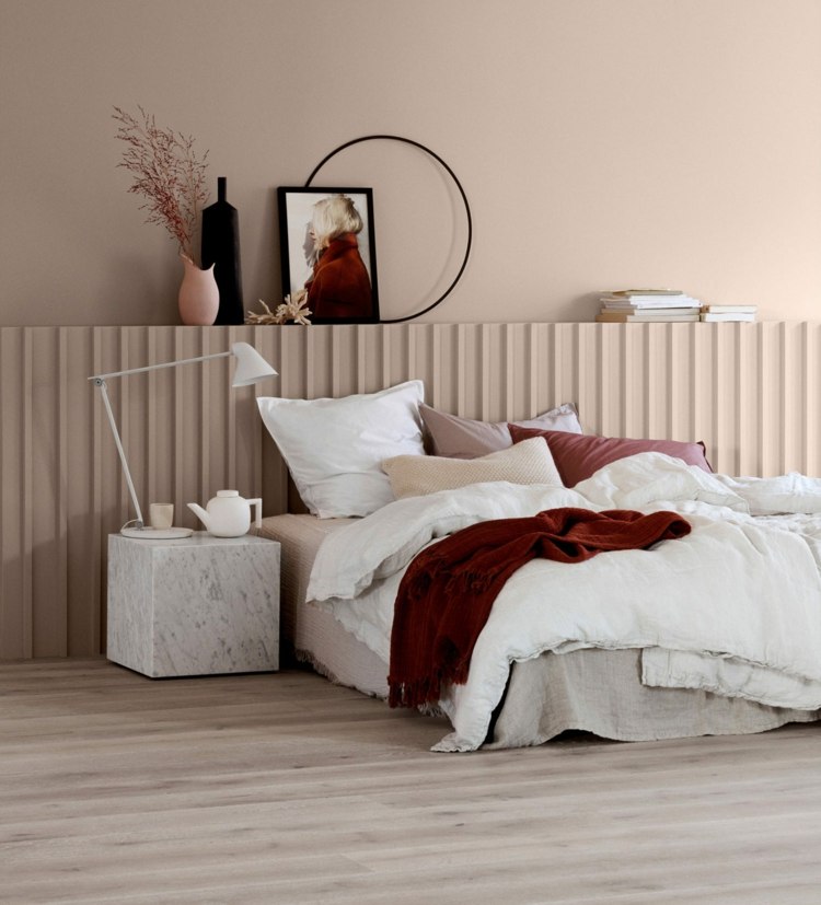 schlafzimmer einrichtung trend dekorieren tipps vasen bilder laminat hell
