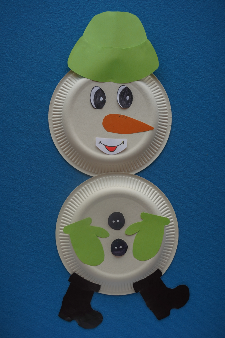 schneemann aus papptellern für weihnachten
