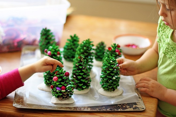 tannenbäume basteln dekorieren kinder weihnachtsbasteln ideen