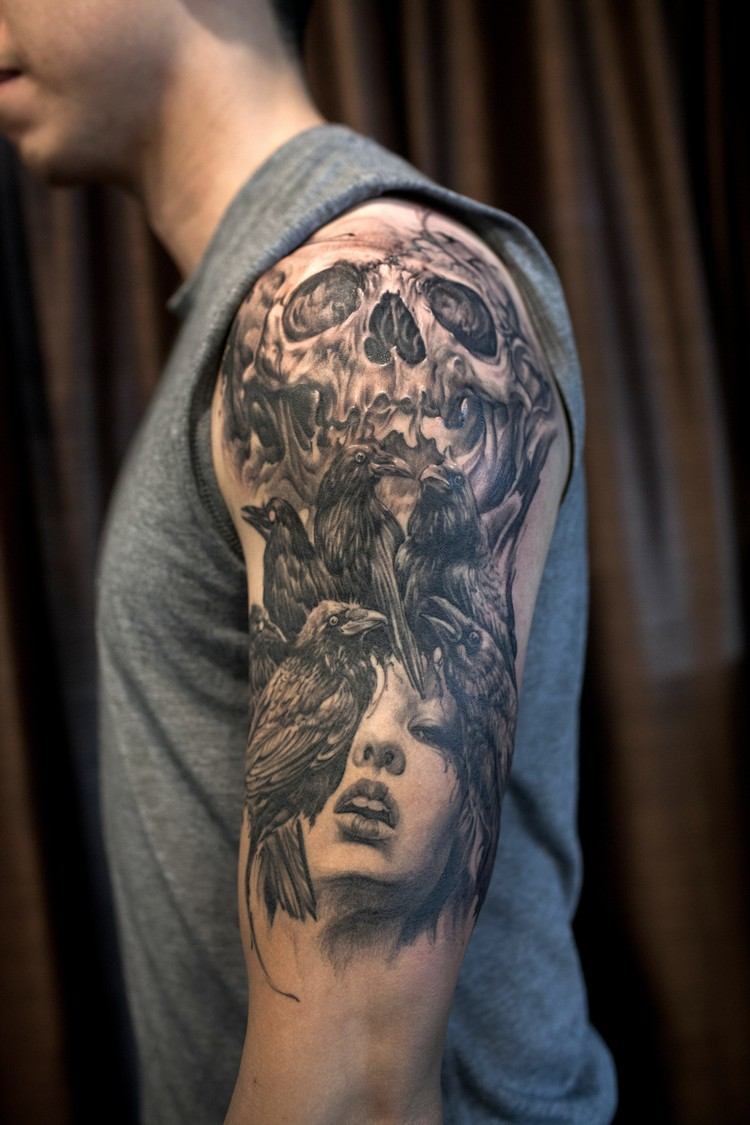 Mann tattoo motive Tattoo artist