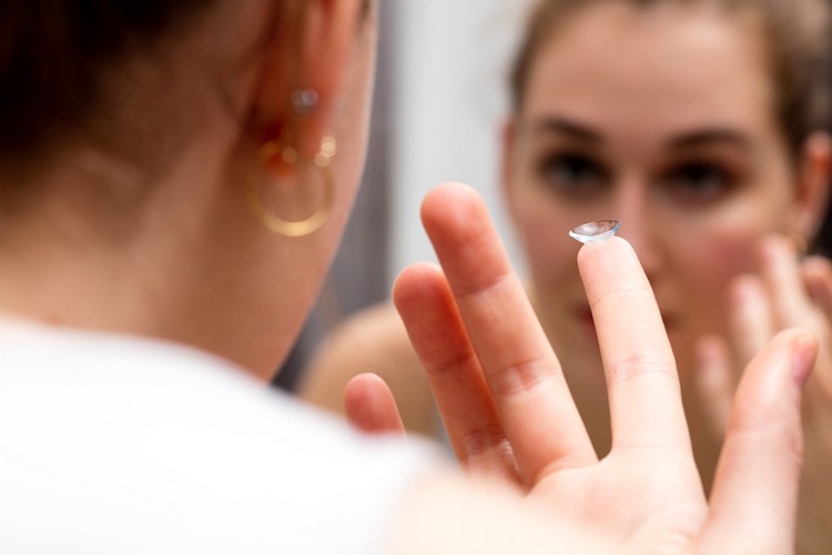tipps kontaktlinsen einsetzen rausnehmen pflegehinweise